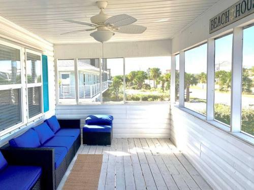 Newly Renovated 4 Br Pensacola Beach House