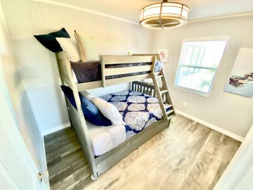 Newly Renovated 4 Br Pensacola Beach House
