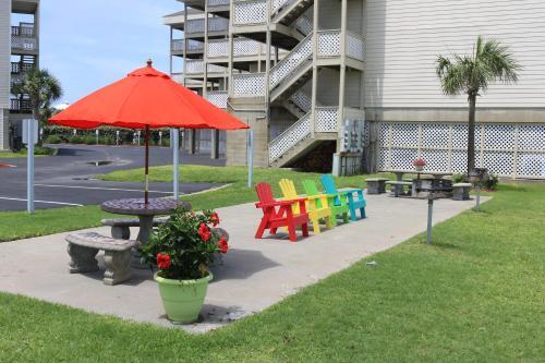A1- Beachy Decorated Condo- Steps To The Bay