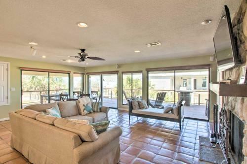 Expansive Retreat With Pool 2 Blocks To Beach!