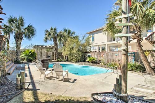 Expansive Retreat With Pool 2 Blocks To Beach!