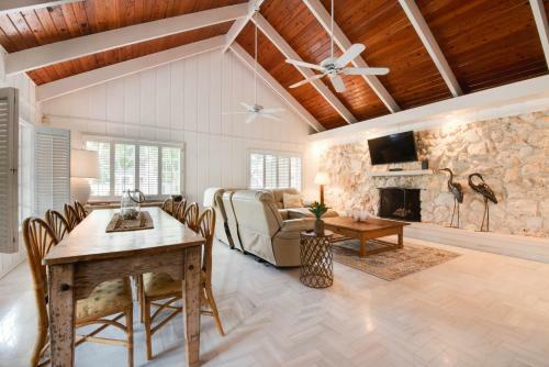 Pelico Palms - Villa & Treehouse