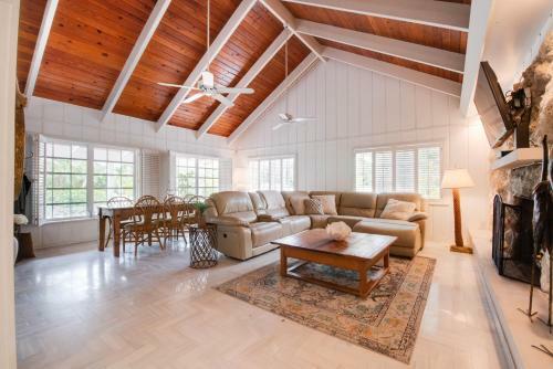Pelico Palms - Villa & Treehouse