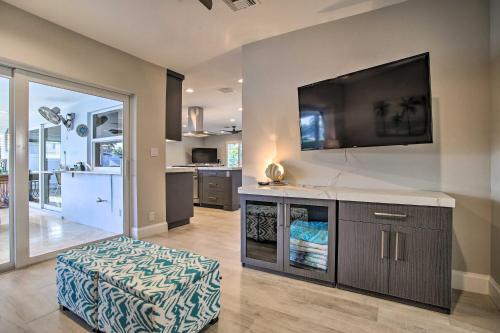 Canalfront Getaway About 1 Mi To Pompano Beach!