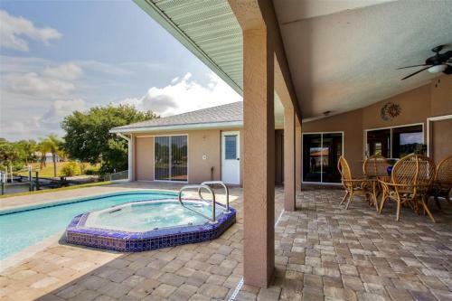 Port Charlotte Home With Views, Heated Pool And Spa!