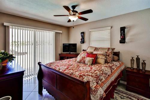 Port Charlotte Home With Views, Heated Pool And Spa!