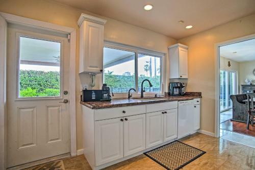 Riviera Beach Home With Pool - Walk To Beach!