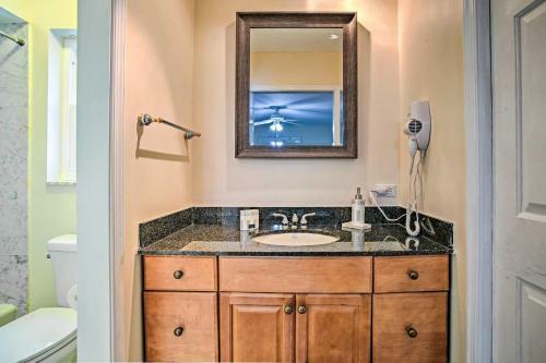 Riviera Beach Home With Pool - Walk To Beach!