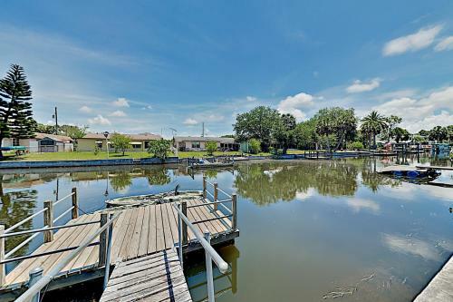Canal-front Coastal Home ? Boat Dock & 2 Kayaks! Home