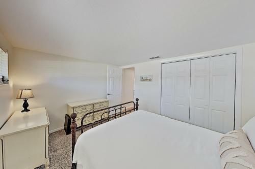 Canal-front Coastal Home ? Boat Dock & 2 Kayaks! Home