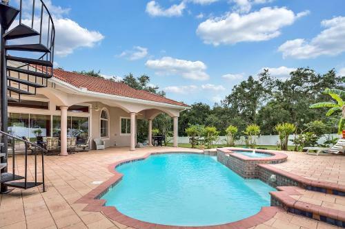Luxury 5br Pool Spa Tiki Hut
