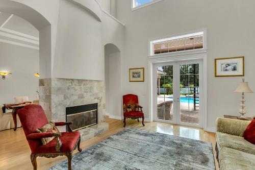 Luxury 5br Pool Spa Tiki Hut