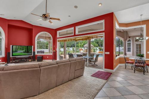 Luxury 5br Pool Spa Tiki Hut