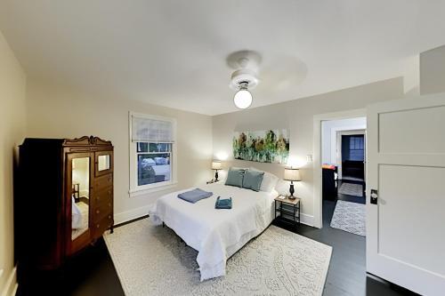 Apartamento Historic District Retreat - Festive Backyard Duplex
