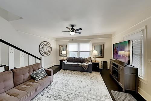 Apartamento Historic District Retreat - Festive Backyard Duplex