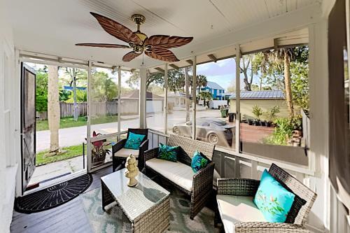Apartamento Historic District Retreat - Festive Backyard Duplex