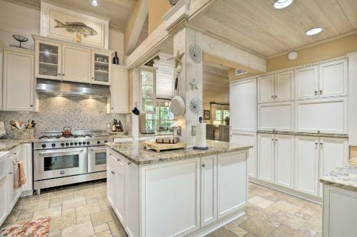 St Augustine Home With Patio - Walk To Beach