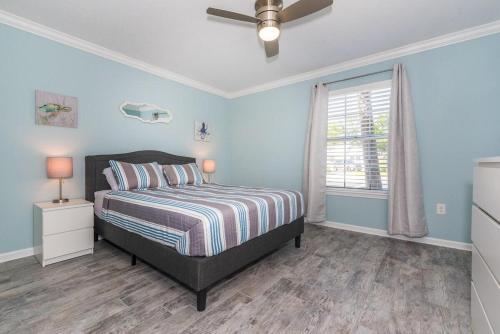 Cozy Island Condo - Walk To Downtown!