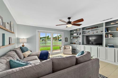 Island Oasis - 3br 2ba - Steps To The Ocean!