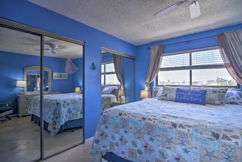 Apartamento Sunny Seaside Condo With Pool And Walk To Beach!