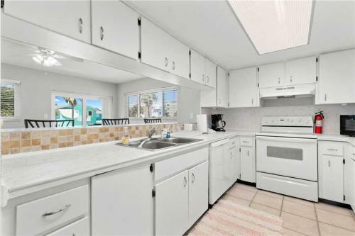 Seabreeze, 3br, Walk To Beach, Wifi, Pet Friendly, Sleeps 10