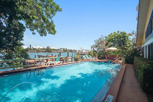 Affordable Beach Condos -three Bed 3 Bath House Home