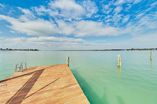 Bayfront Home - Private Dock - 5 Minutes To Beach Home