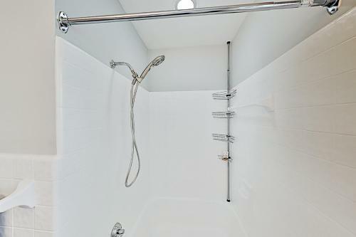 Bayfront Home - Private Dock - 5 Minutes To Beach Home