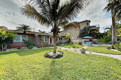 Bayfront Home - Private Dock - 5 Minutes To Beach Home