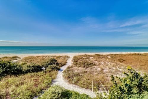 Gulf-front Estate With Pool & Direct Beach Access Home