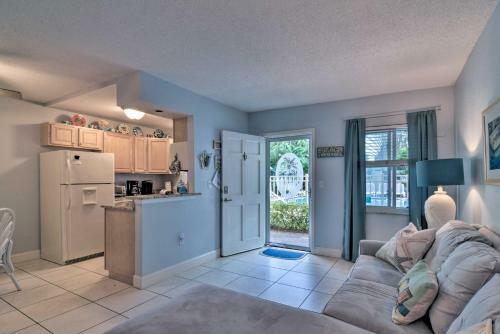 Apartamento St Pete Beach Condo With Pool, 5-min Walk To Beach!