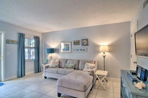 Apartamento St Pete Beach Condo With Pool, 5-min Walk To Beach!
