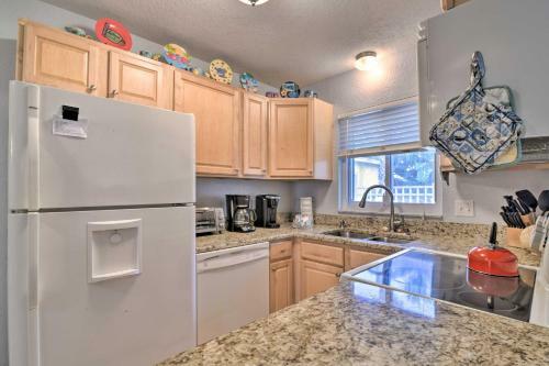 Apartamento St Pete Beach Condo With Pool, 5-min Walk To Beach!