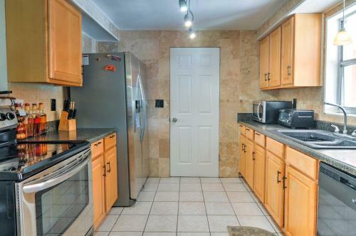 St Petersburg Home With Pool - 4 Miles From Downtown!