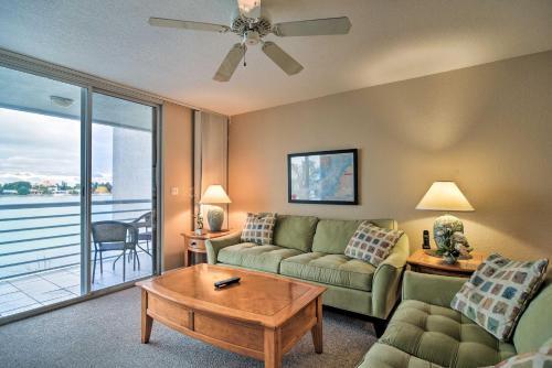 Apartamento St Petersburg Home With Pool Access, Oceanfront Views