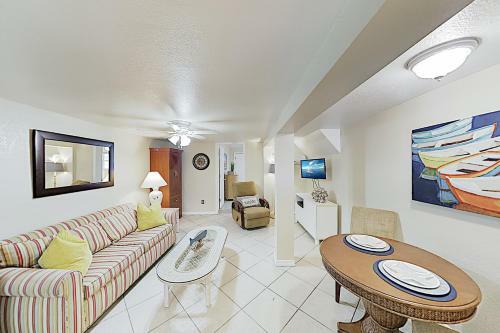 Apartamento New Listing! Shoreside Condo - Walk To Waves Condo