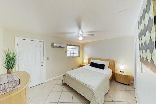 Apartamento New Listing! Shoreside Condo - Walk To Waves Condo