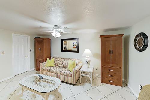 Apartamento New Listing! Shoreside Condo - Walk To Waves Condo