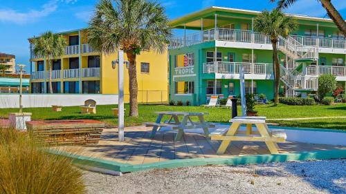 Apartamento Tropic Terrace #29 - Beachfront Rental Apts