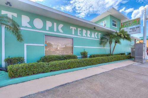 Apartamento Tropic Terrace #21 - Beachfront Rental Apts