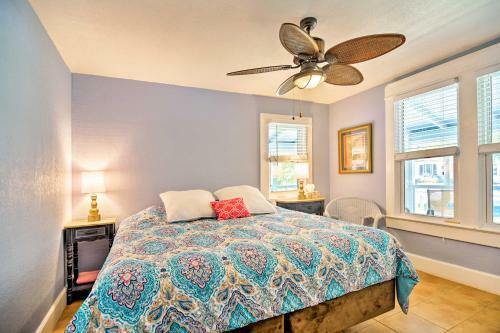 Old St Pete Bungalow - Downtown 1 Mi, Beach 8 Mi!
