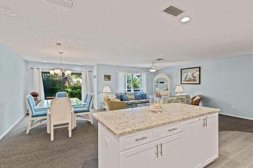 Quiet Resort Condo Surrounded By Tropical Vegetation - Blind Pass E102