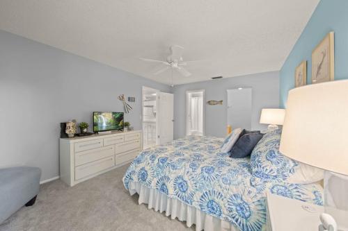 Quiet Spacious Resort Condo Near Bowmans Beach - Blind Pass E109