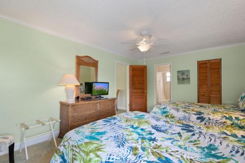 Enjoy Sunsets At Sanibel's Hidden Gem Resort Condo - Blind Pass E201