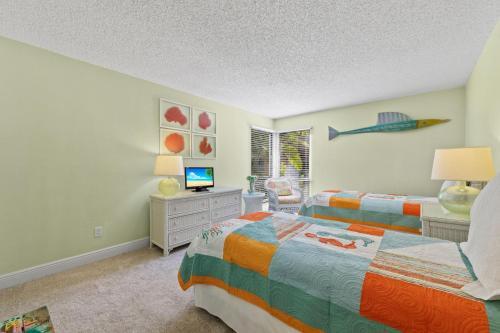 Hidden Gem Resort Condo Perfect For Sunsets & Shells - Blind Pass G102