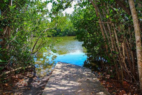 Hidden Gem Resort Condo Perfect For Sunsets & Shells - Blind Pass G102