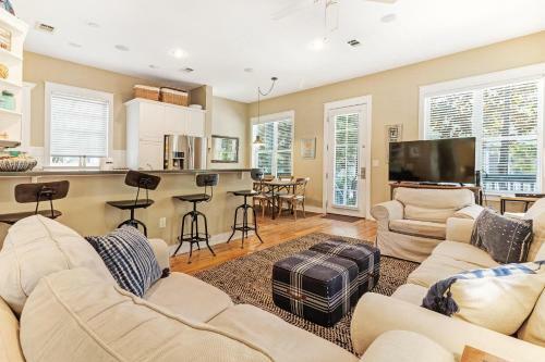 3 Bed 6 Bath Vacation Home In Seagrove, Fl