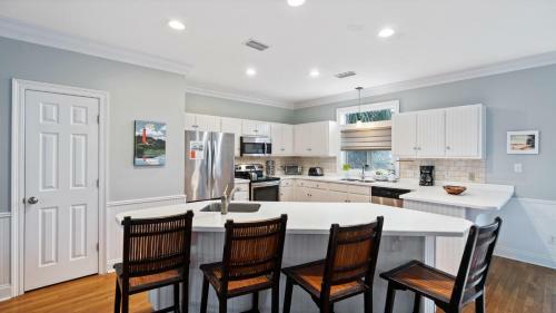Private Pool, Private Beach Access Point, Beach Music- A Seagrove Delight!