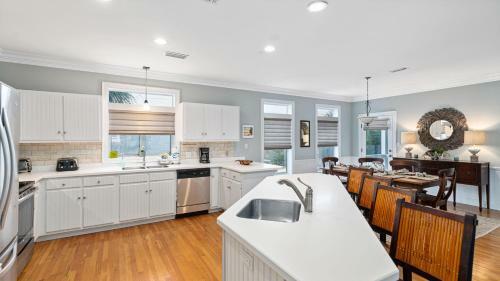 Private Pool, Private Beach Access Point, Beach Music- A Seagrove Delight!