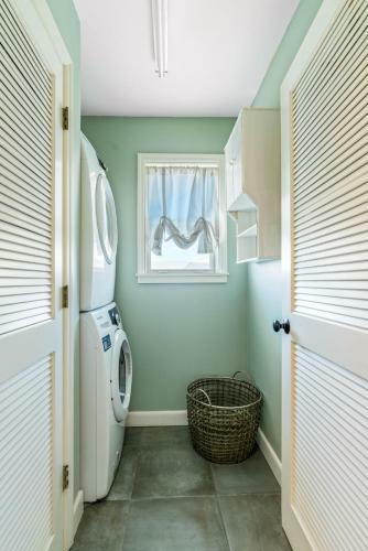 Beachside Villas 1131- Beauitful Beachside Condo!